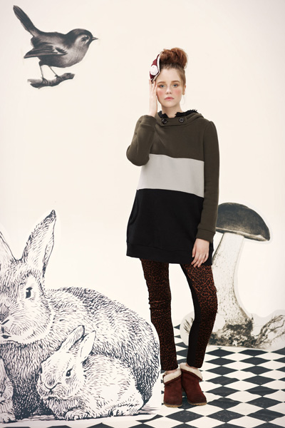 38周三色條紋帶帽衛衣