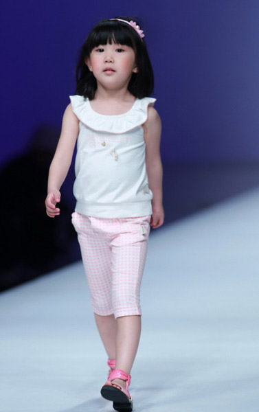美孩子時尚清新套裝
