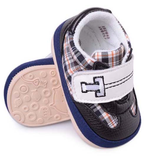 ��ʹ֮����Ӳ�͸͸��PU�냺�W��Ь��ɫ