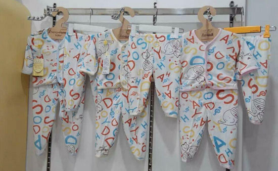 圣嬰島字母內衣套裝