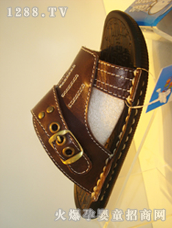 ������ɫ��ͯƤ�|��Ь