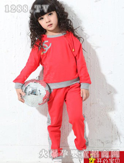 開(kāi)心寶貝紅色女童套裝