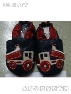 �ú��Ӻ�ɫ��܇����Ь