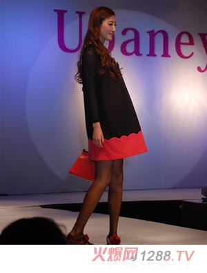 ��ؐ�ݺ�ɫ�ЋD�B��ȹ